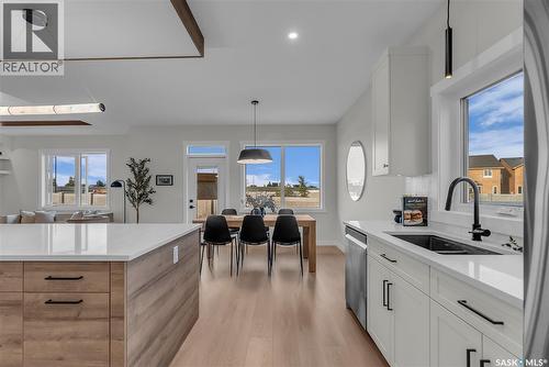463 Traeger Close, Saskatoon, SK - Indoor Photo Showing Kitchen With Double Sink With Upgraded Kitchen