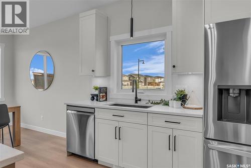 463 Traeger Close, Saskatoon, SK - Indoor Photo Showing Kitchen With Stainless Steel Kitchen