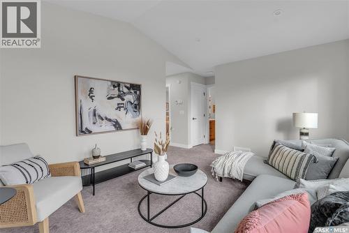 463 Traeger Close, Saskatoon, SK - Indoor Photo Showing Living Room