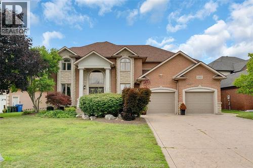 1585 Stoneybrook Crescent, Windsor, ON - Outdoor With Facade