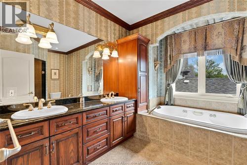 1585 Stoneybrook Crescent, Windsor, ON - Indoor Photo Showing Bathroom
