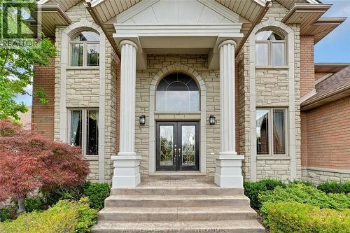 1585 Stoneybrook Crescent, Windsor, ON - Outdoor With Facade