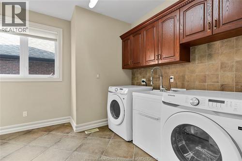1585 Stoneybrook Crescent, Windsor, ON - Indoor Photo Showing Laundry Room