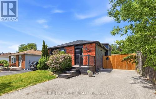 68 OVERBANK DRIVE  Oshawa, ON L1J 7Y8