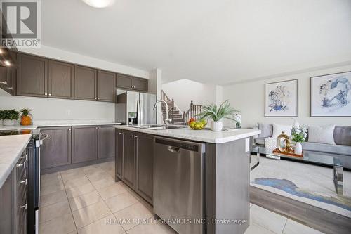 250 Esther Crescent, Thorold, ON - Indoor Photo Showing Kitchen With Stainless Steel Kitchen With Double Sink With Upgraded Kitchen