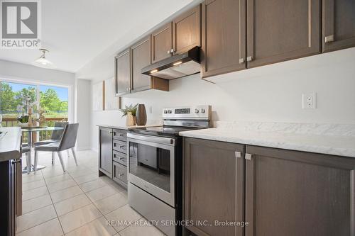 250 Esther Crescent, Thorold, ON - Indoor Photo Showing Kitchen