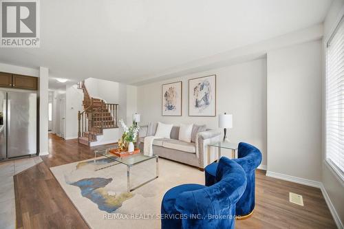 250 Esther Crescent, Thorold, ON - Indoor Photo Showing Living Room