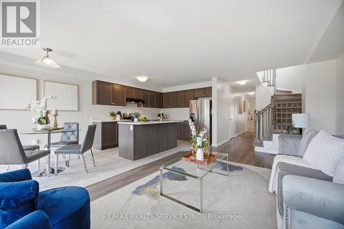 250 Esther Crescent, Thorold, ON - Indoor Photo Showing Living Room