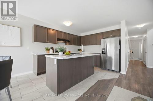 250 Esther Crescent, Thorold, ON - Indoor Photo Showing Kitchen