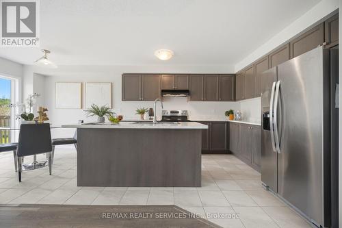 250 Esther Crescent, Thorold, ON - Indoor Photo Showing Kitchen With Stainless Steel Kitchen With Upgraded Kitchen