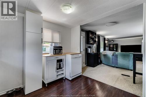 105 Brooks Boulevard, Lakeshore, ON - Indoor Photo Showing Kitchen