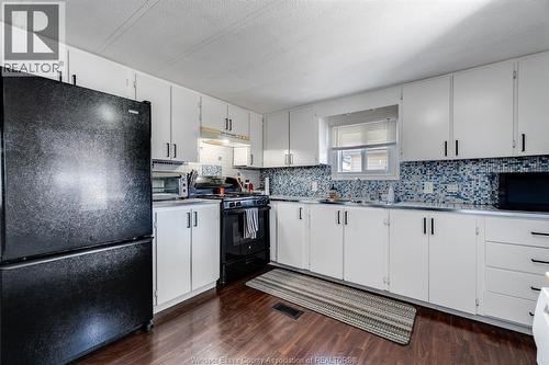 105 Brooks Boulevard, Lakeshore, ON - Indoor Photo Showing Kitchen
