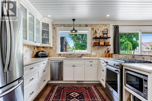 9 Margaret, Leamington, ON - Indoor Photo Showing Kitchen With Upgraded Kitchen