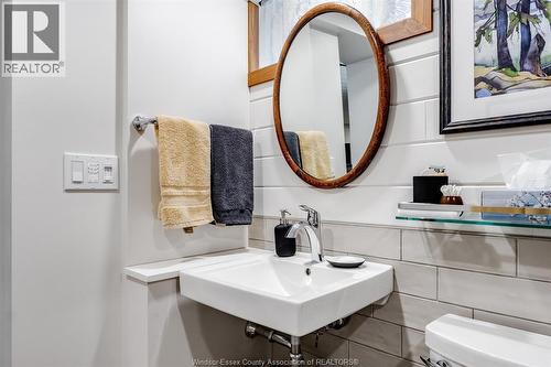9 Margaret, Leamington, ON - Indoor Photo Showing Bathroom