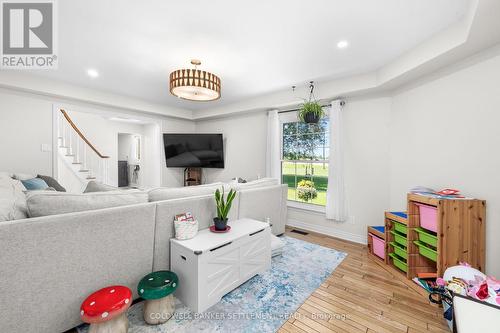 41 Rideau Ferry Road, Rideau Lakes, ON - Indoor Photo Showing Living Room