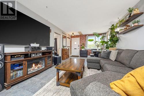 175 Stevenson Street S, Guelph (St. Patrick'S Ward), ON - Indoor Photo Showing Living Room