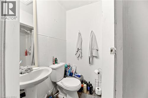 13 Usher Street, Brantford, ON - Indoor Photo Showing Bathroom