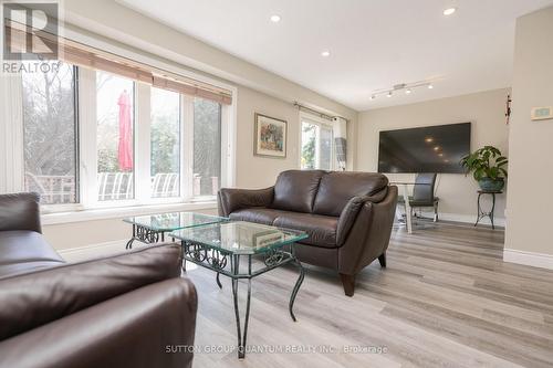 1900 Carrera Court, Mississauga, ON - Indoor Photo Showing Living Room