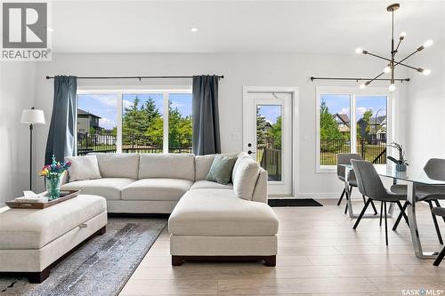 65 651 Dubois Crescent, Saskatoon, SK - Indoor Photo Showing Living Room