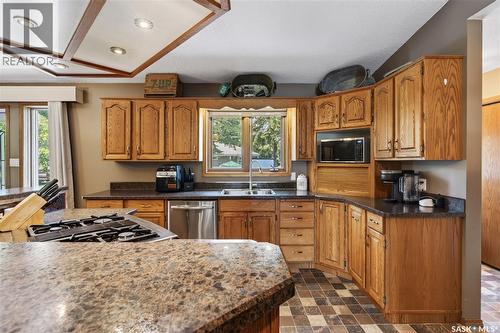 1601 100A Street, Tisdale, SK - Indoor Photo Showing Kitchen With Double Sink