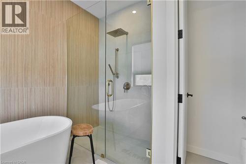 70 Upper Mount Albion Road, Hamilton, ON - Indoor Photo Showing Bathroom