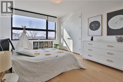 70 Upper Mount Albion Road, Hamilton, ON - Indoor Photo Showing Bedroom