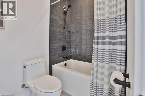 70 Upper Mount Albion Road, Hamilton, ON - Indoor Photo Showing Bathroom