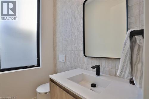 70 Upper Mount Albion Road, Hamilton, ON - Indoor Photo Showing Bathroom
