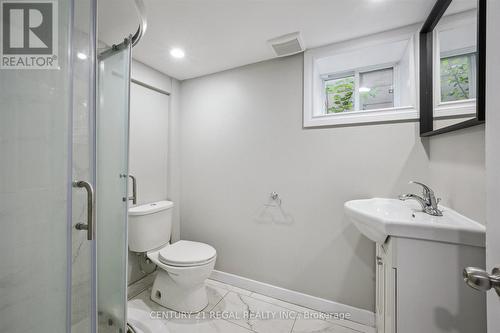 14 Stirling Avenue N, Kitchener, ON - Indoor Photo Showing Bathroom