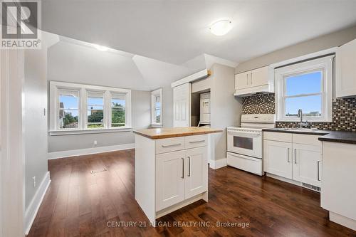 14 Stirling Avenue N, Kitchener, ON - Indoor Photo Showing Kitchen