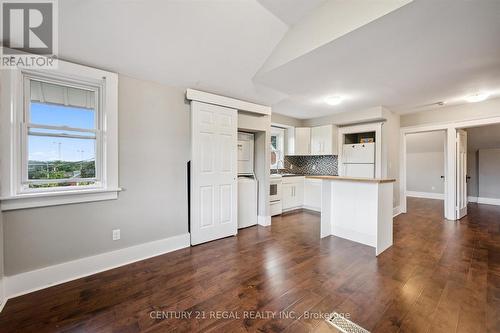 14 Stirling Avenue N, Kitchener, ON - Indoor Photo Showing Kitchen