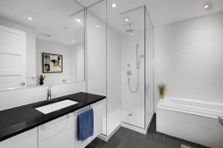 Salle de bains attenante à la CCP - 