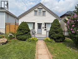 49 HIGHLAND Avenue  Hamilton, ON L8L 1Z2