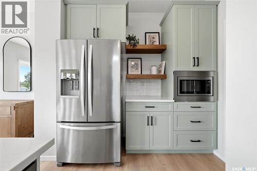 5209 E Green Crescent, Regina, SK - Indoor Photo Showing Kitchen With Stainless Steel Kitchen