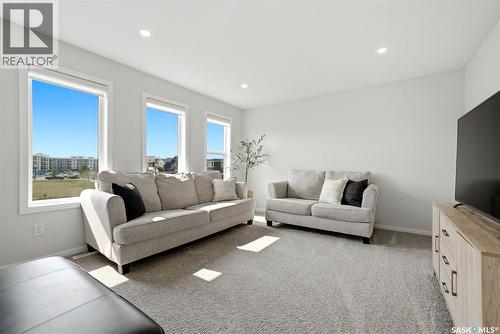 5209 E Green Crescent, Regina, SK - Indoor Photo Showing Living Room