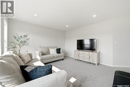 5209 E Green Crescent, Regina, SK - Indoor Photo Showing Living Room