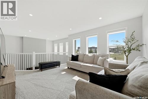 5209 E Green Crescent, Regina, SK - Indoor Photo Showing Living Room