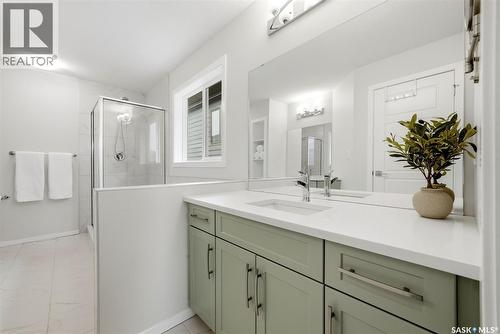 5209 E Green Crescent, Regina, SK - Indoor Photo Showing Bathroom