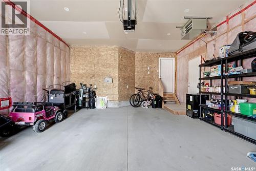5209 E Green Crescent, Regina, SK - Indoor Photo Showing Garage