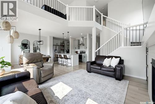 5209 E Green Crescent, Regina, SK - Indoor Photo Showing Living Room