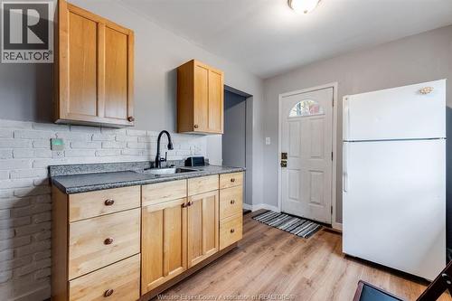 1563 Albert Road, Windsor, ON - Indoor Photo Showing Kitchen