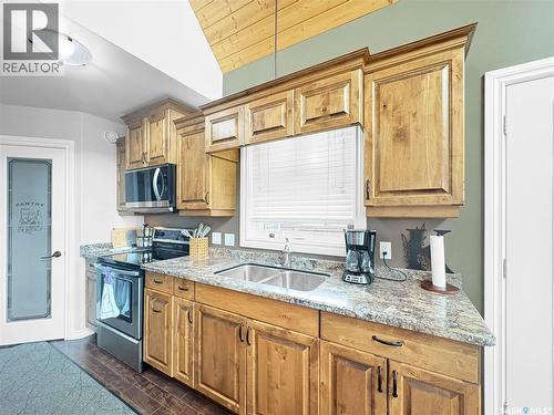 412 Birch Drive, Maidstone, SK - Indoor Photo Showing Kitchen With Double Sink