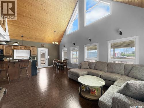 412 Birch Drive, Maidstone, SK - Indoor Photo Showing Living Room