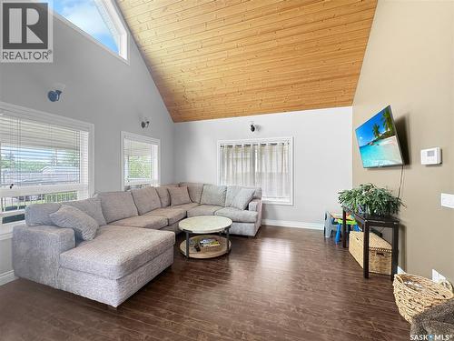 412 Birch Drive, Maidstone, SK - Indoor Photo Showing Living Room