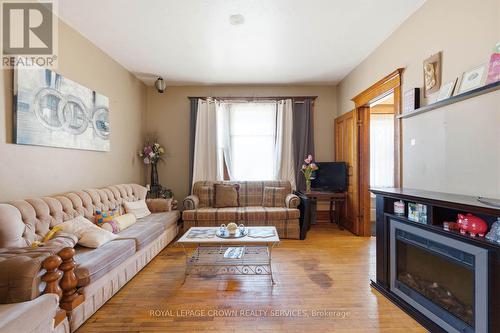 1798 King Street E, Cambridge, ON - Indoor Photo Showing Living Room With Fireplace
