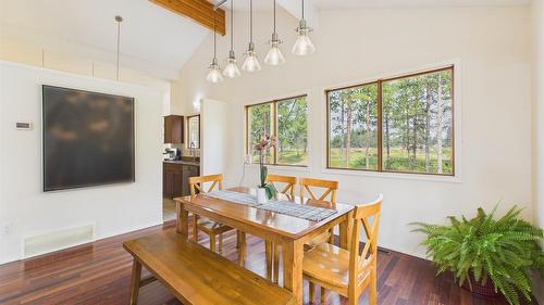 5740 Kennedy Road, Cranbrook, BC - Indoor Photo Showing Dining Room