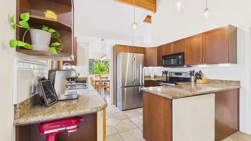 5740 Kennedy Road, Cranbrook, BC - Indoor Photo Showing Kitchen