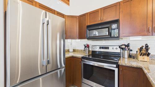 5740 Kennedy Road, Cranbrook, BC - Indoor Photo Showing Kitchen