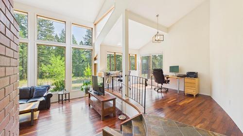 5740 Kennedy Road, Cranbrook, BC - Indoor Photo Showing Other Room