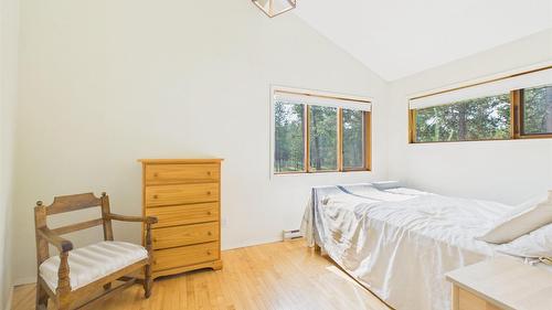 5740 Kennedy Road, Cranbrook, BC - Indoor Photo Showing Bedroom